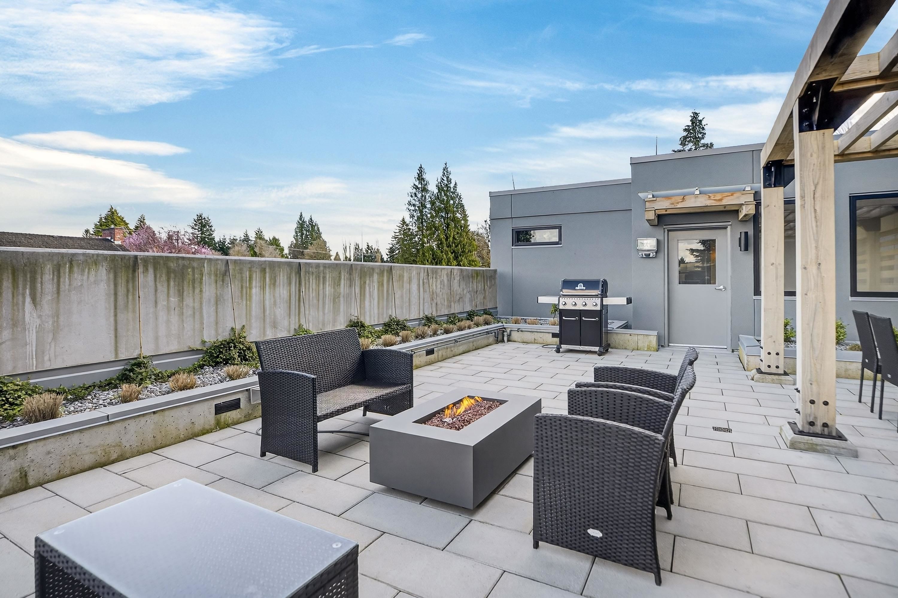 









33160


Plaxton

Crescent, 6,
Abbotsford,




BC
V2S 0N6

