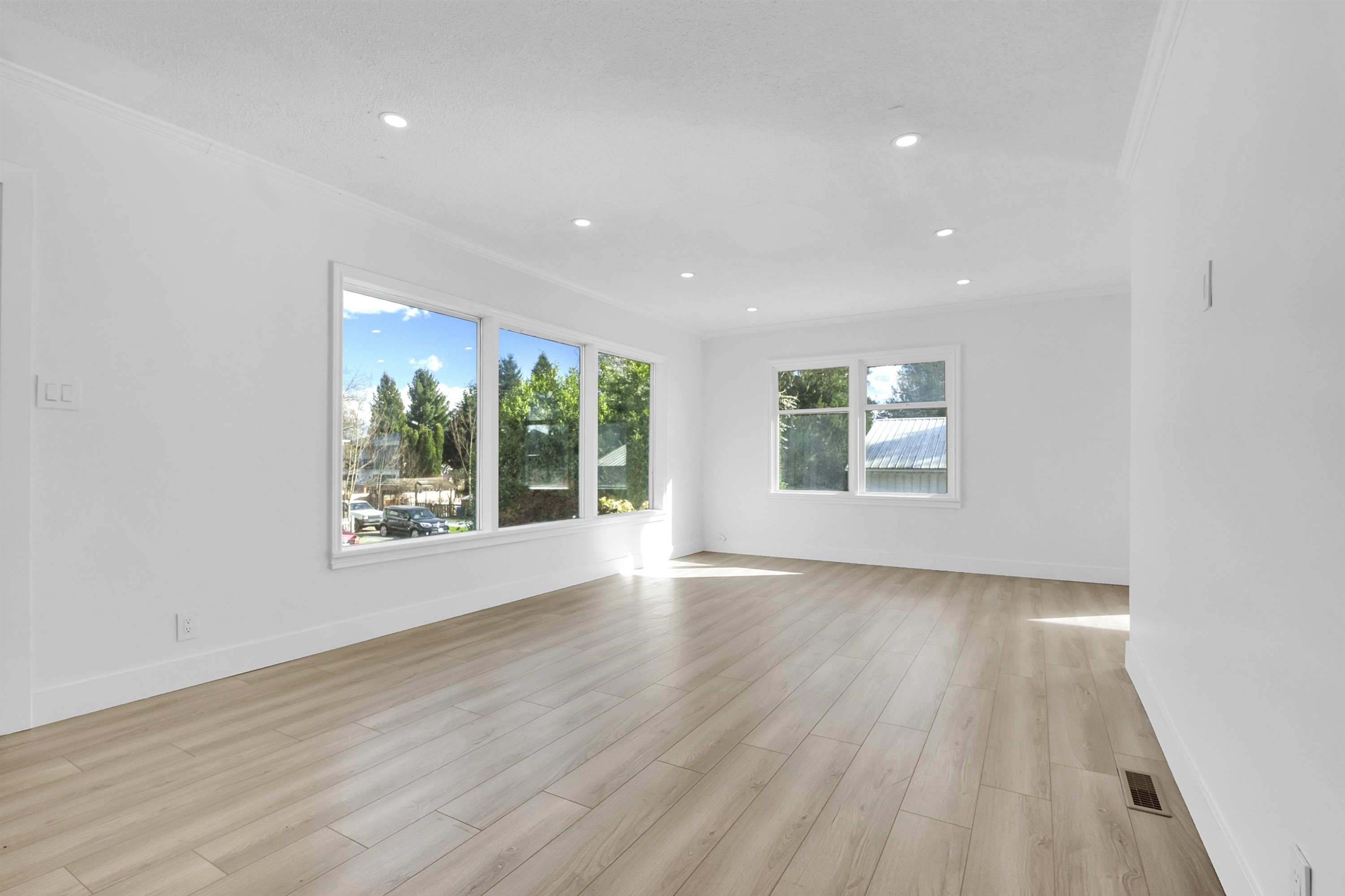 









7489


Maple

Street,
Mission,




BC
V2V 3N8

