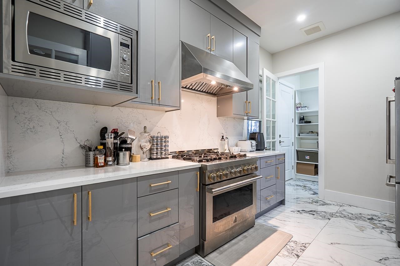 









13110


57

Avenue,
Surrey,




BC
V3X 2Z3

