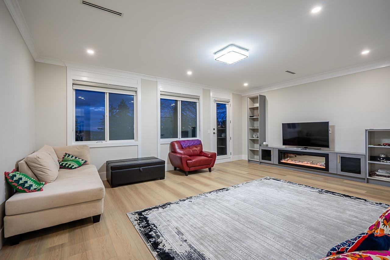 









13110


57

Avenue,
Surrey,




BC
V3X 2Z3

