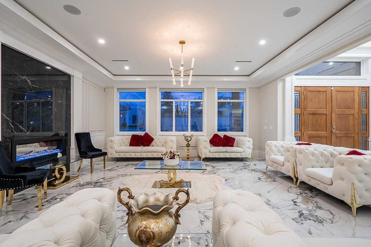 









13110


57

Avenue,
Surrey,




BC
V3X 2Z3

