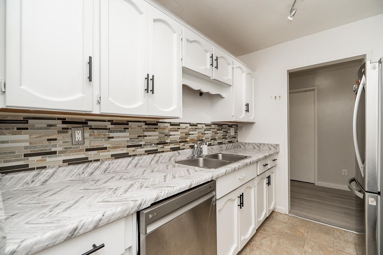 









32124


Tims

Avenue, 107,
Abbotsford,




BC
V2T 2H4

