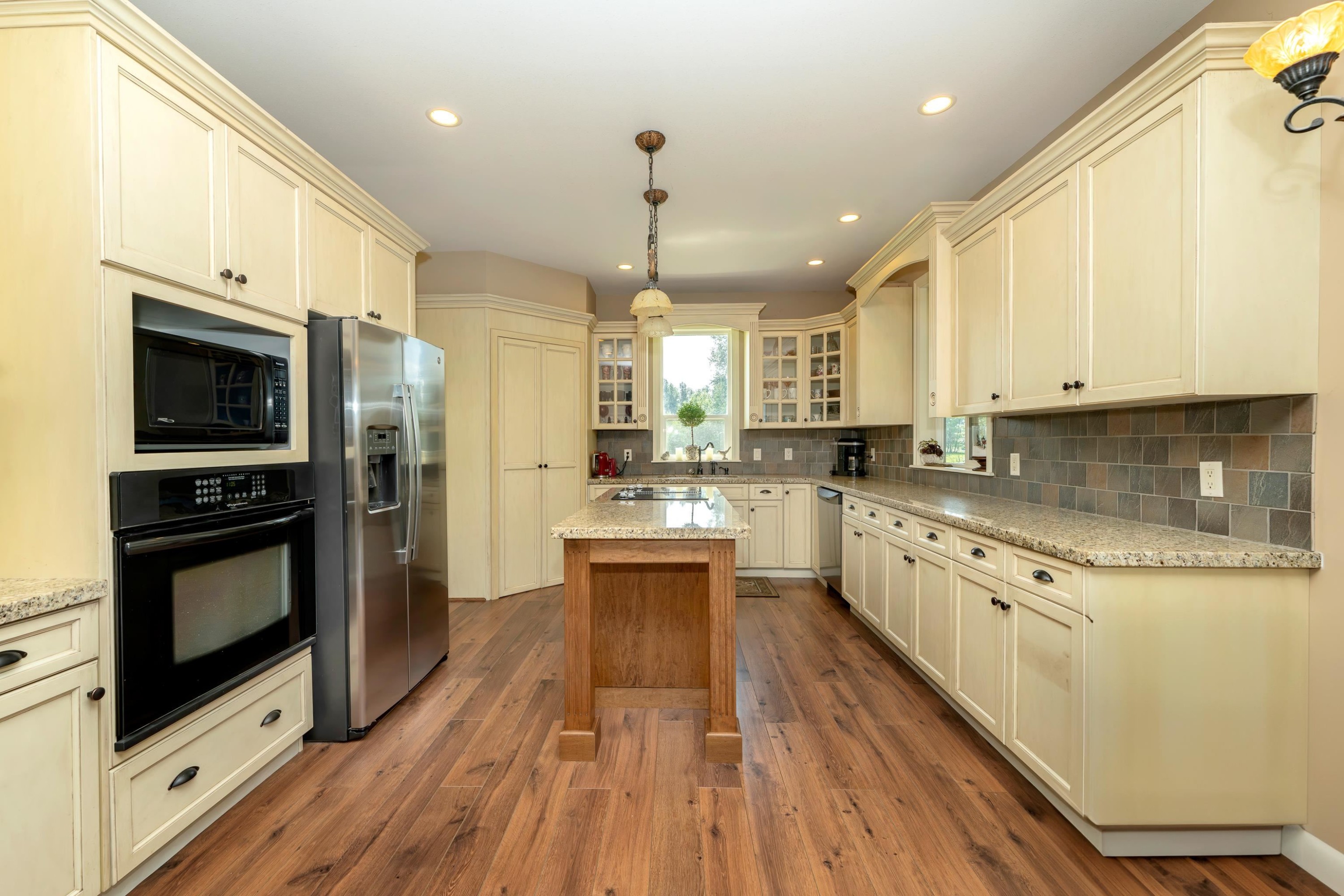 









41525


Bovington

Road,
Mission,




BC
V0M 1G0

