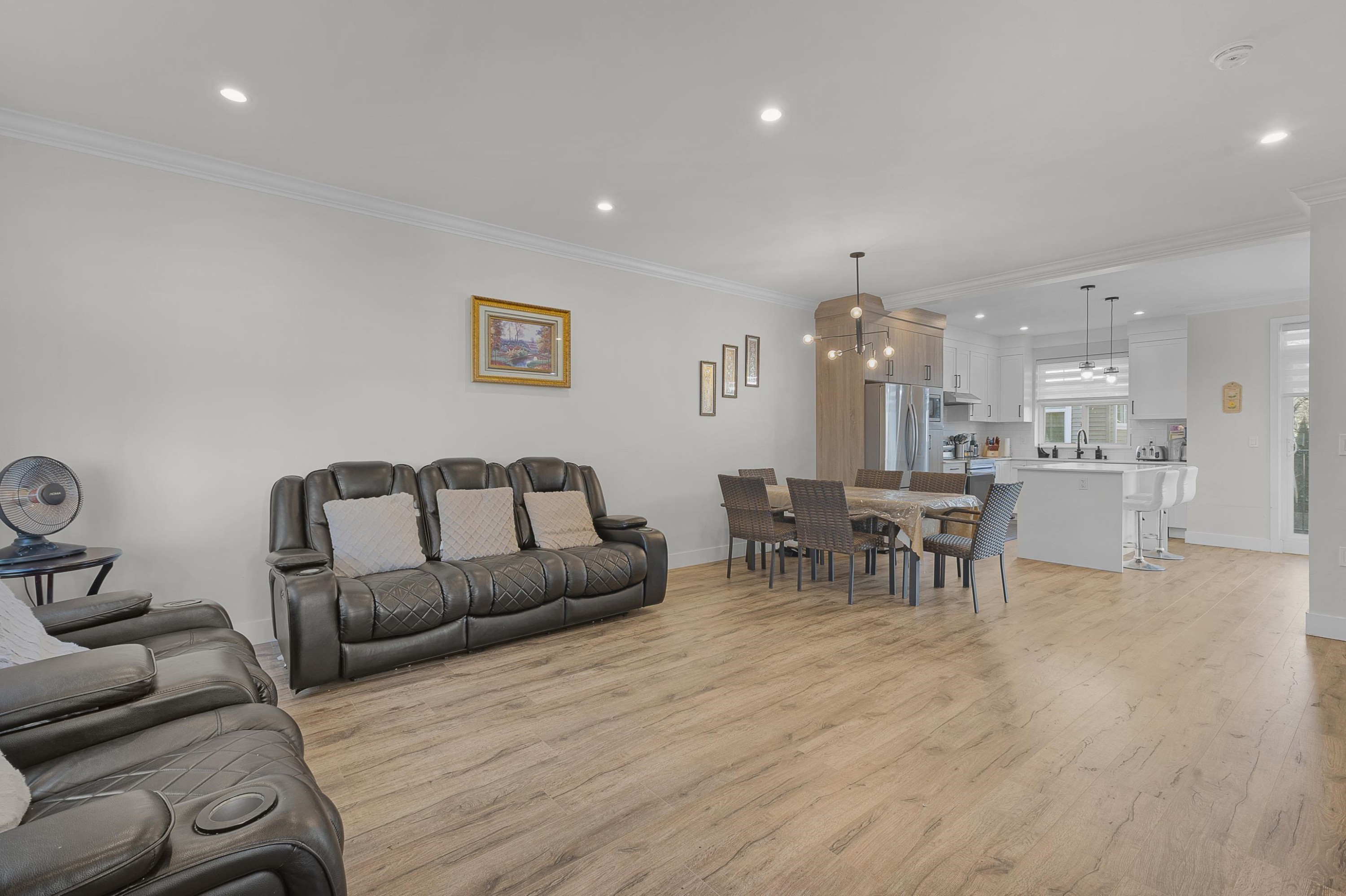 









2033


Mckenzie

Road, 13,
Abbotsford,




BC
V2S 3Z6

