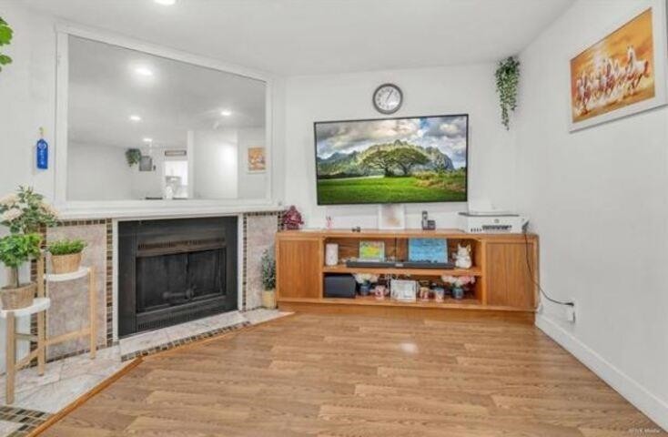 









9452


Prince Charles

Boulevard, 256,
Surrey,




BC
V3V 1S6

