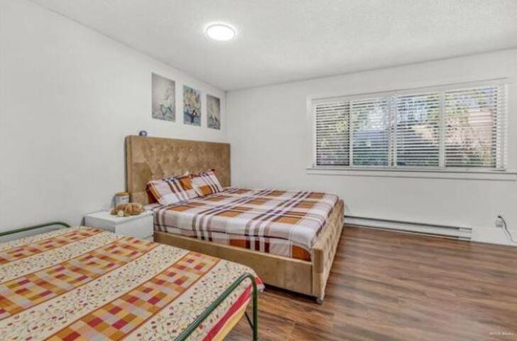 









9452


Prince Charles

Boulevard, 256,
Surrey,




BC
V3V 1S6

