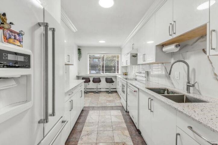 









9452


Prince Charles

Boulevard, 256,
Surrey,




BC
V3V 1S6

