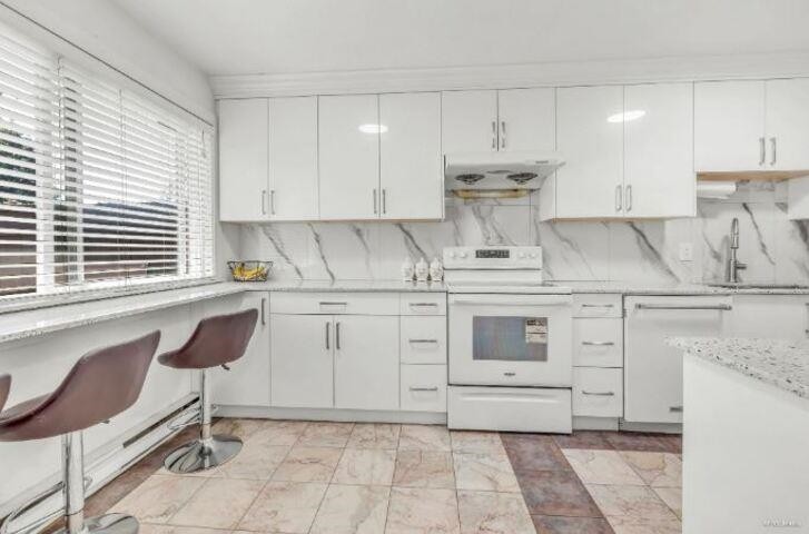 









9452


Prince Charles

Boulevard, 256,
Surrey,




BC
V3V 1S6

