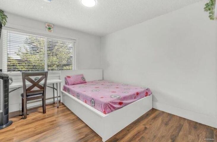 









9452


Prince Charles

Boulevard, 256,
Surrey,




BC
V3V 1S6


