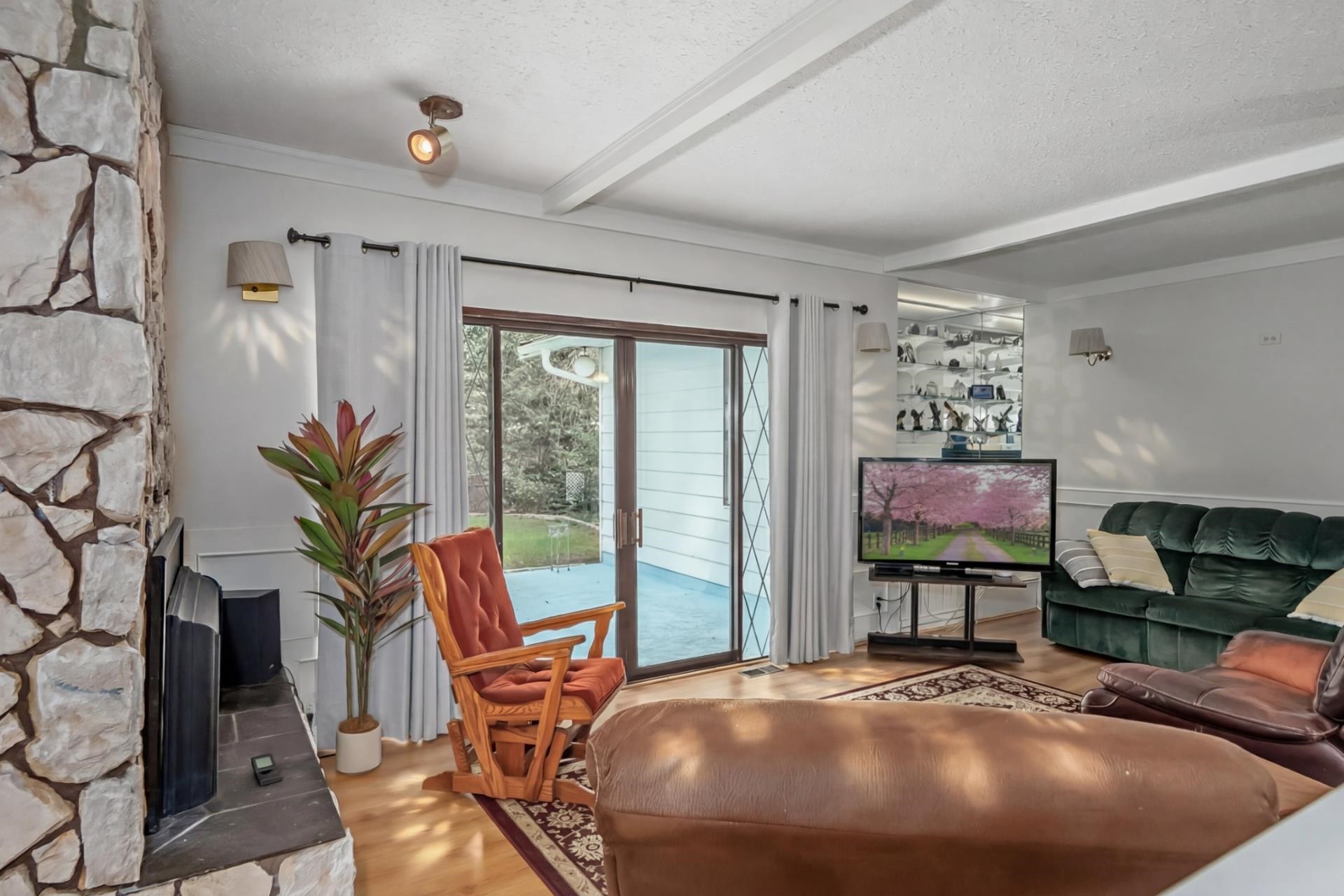 









4257


199a

Street,
Langley,




BC
V3A 4V5

