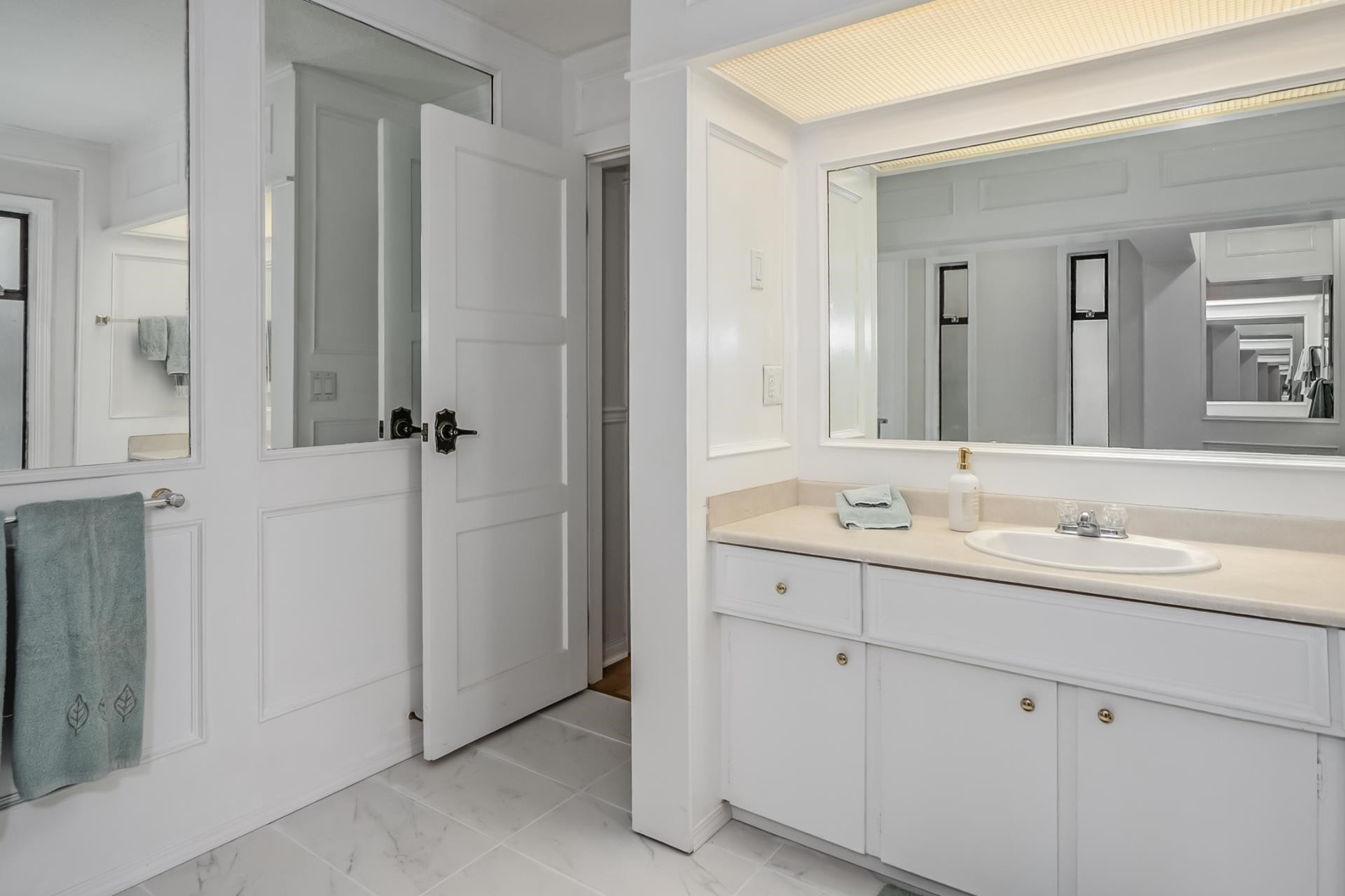 









4257


199a

Street,
Langley,




BC
V3A 4V5

