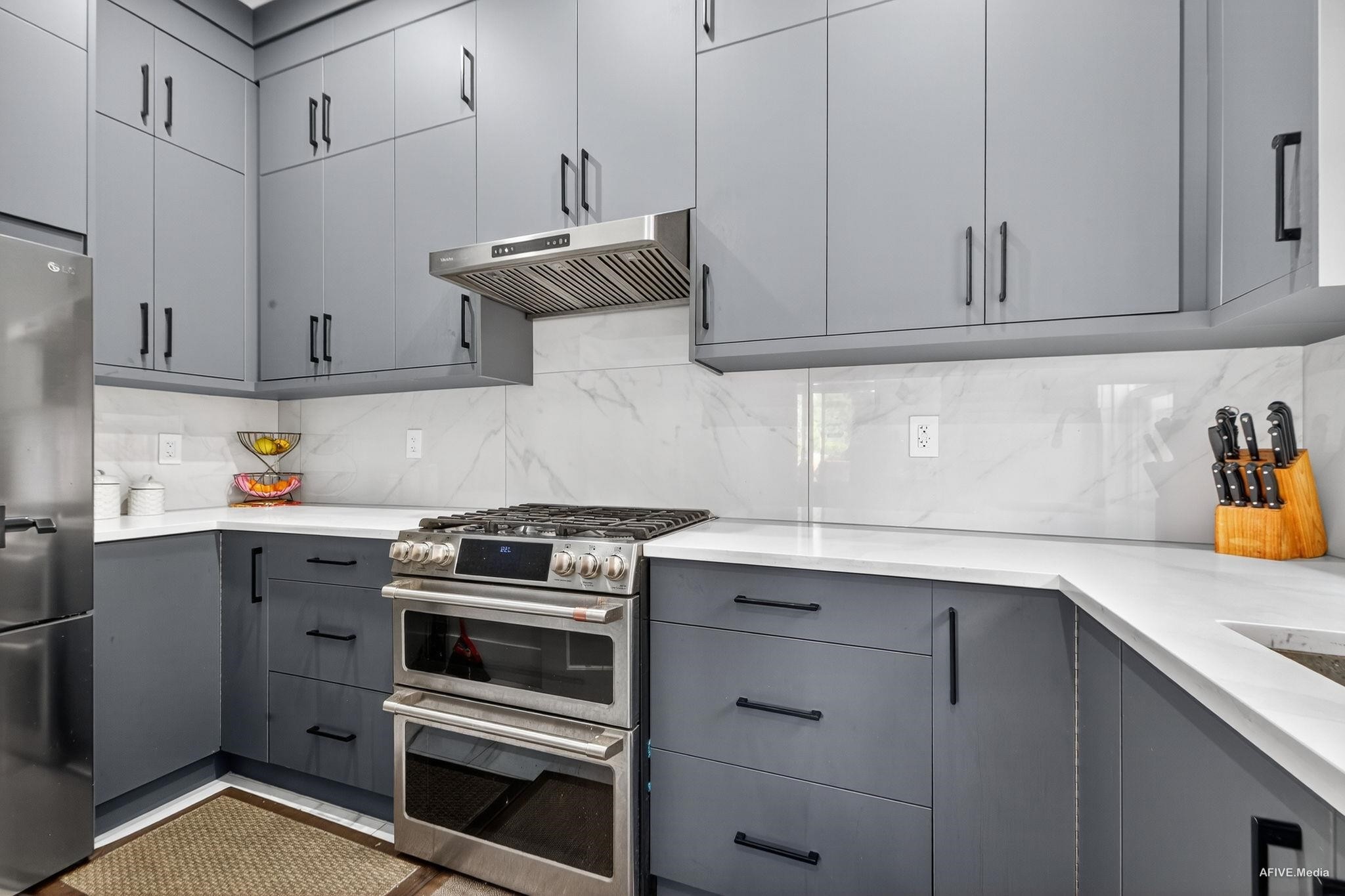 









15363


94

Avenue,
Surrey,




BC
V3R 1E2

