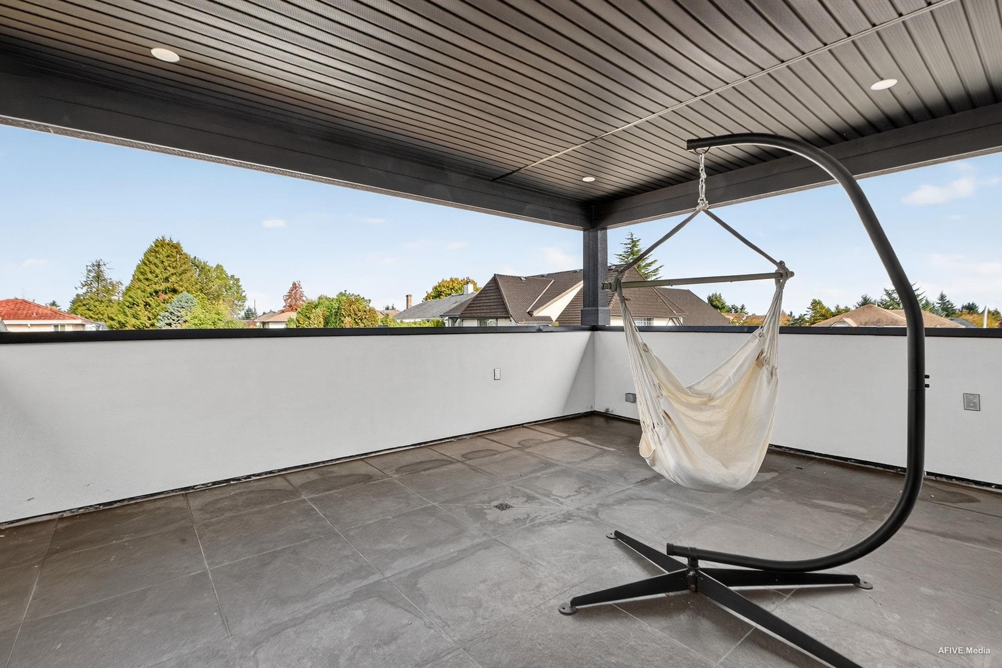 









15363


94

Avenue,
Surrey,




BC
V3R 1E2

