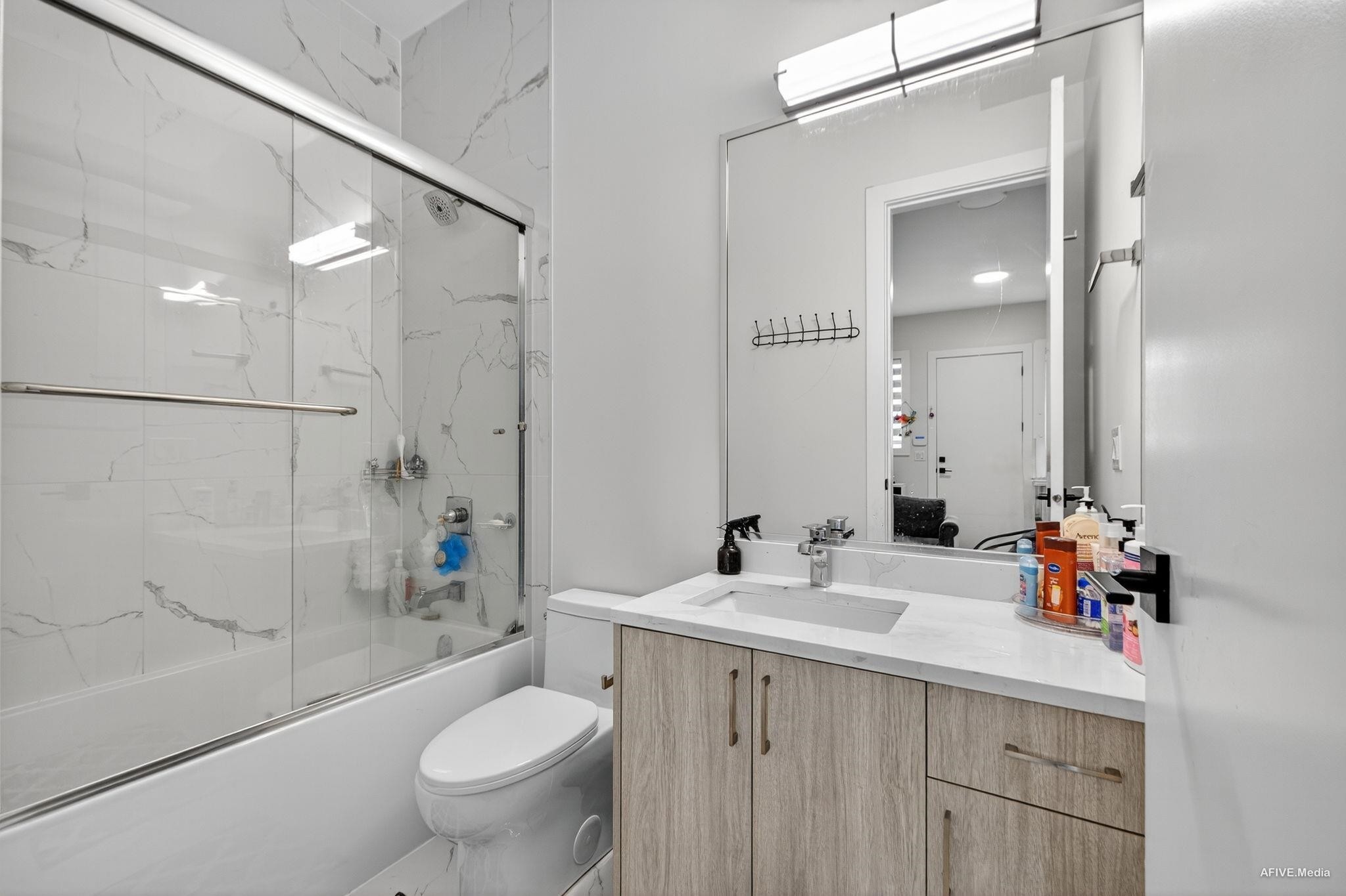 









15363


94

Avenue,
Surrey,




BC
V3R 1E2

