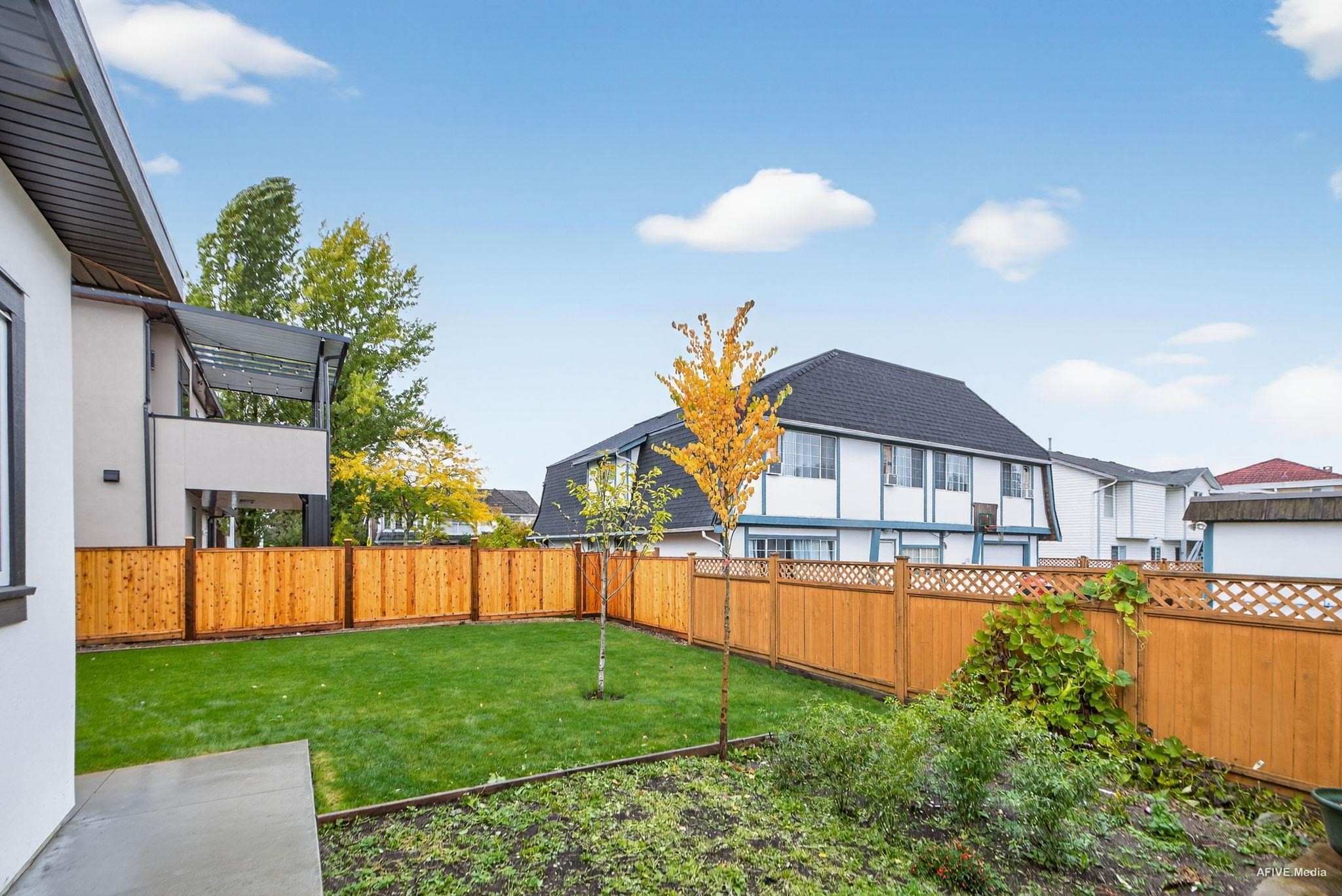 









15363


94

Avenue,
Surrey,




BC
V3R 1E2

