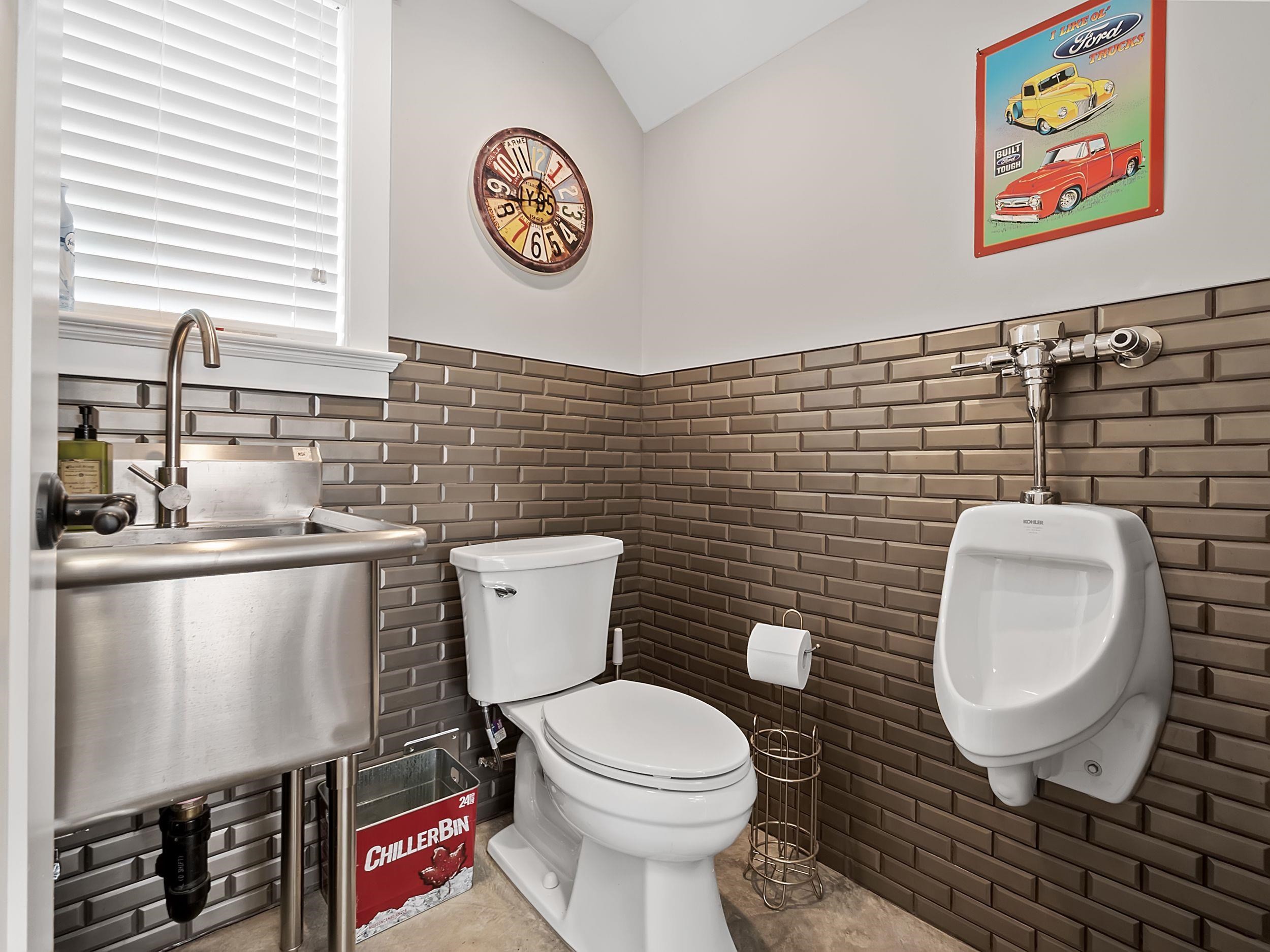 









5721


224

Street,
Langley,




BC
V2Y 2M1

