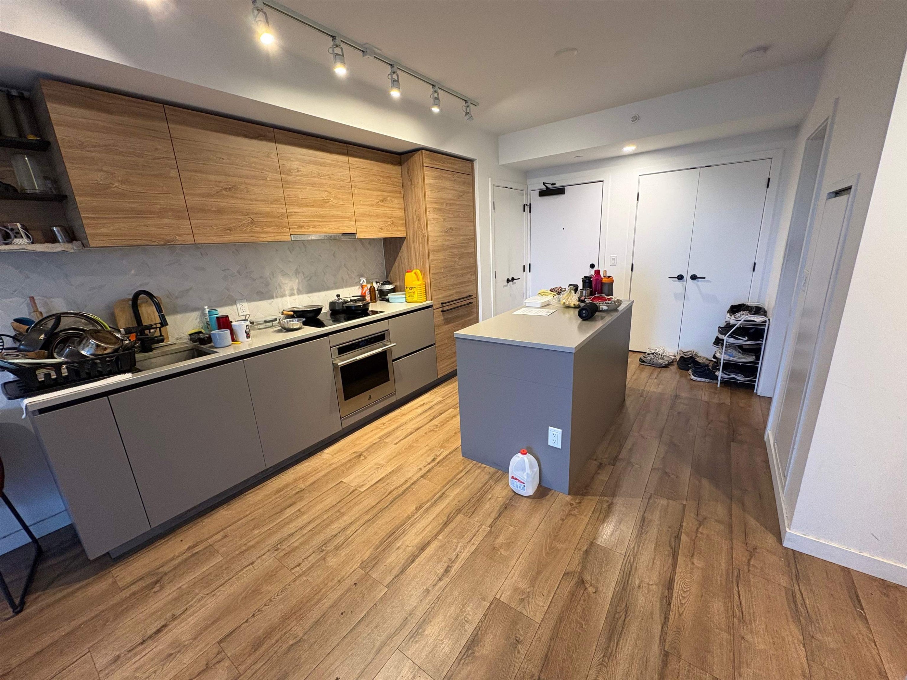 









13428


105

Avenue, 1901,
Surrey,




BC
V3T 0S6

