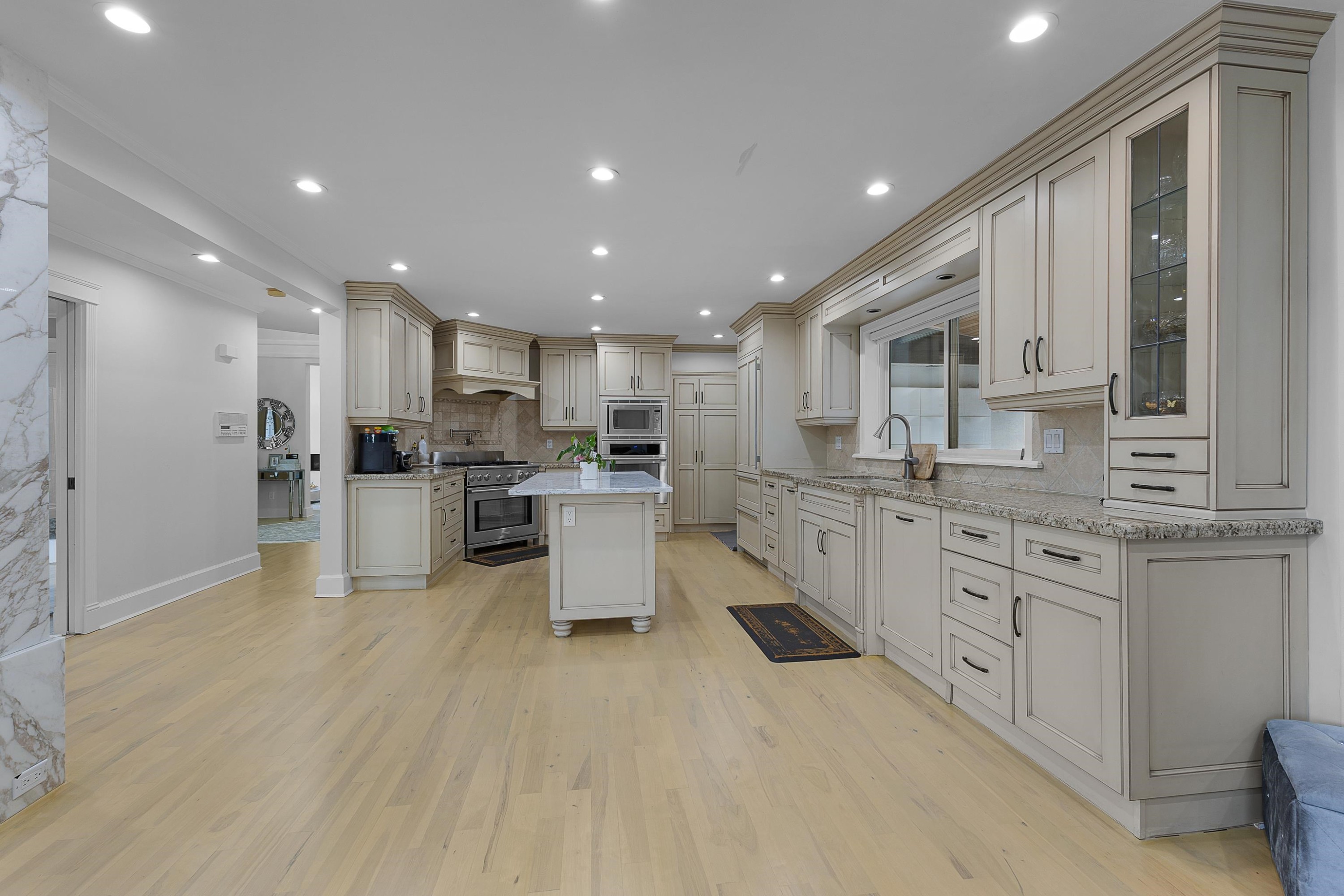 









17148


104

Avenue,
Surrey,




BC
V4N 4R6


