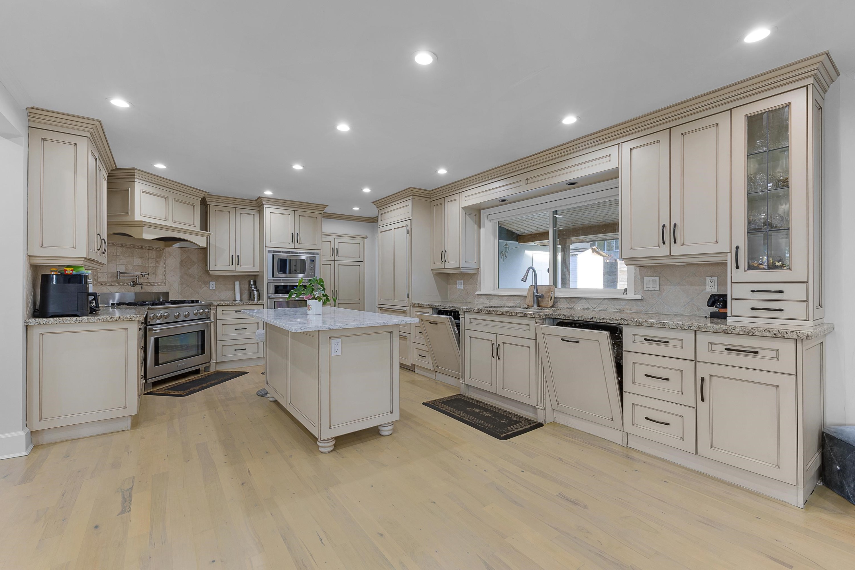 









17148


104

Avenue,
Surrey,




BC
V4N 4R6

