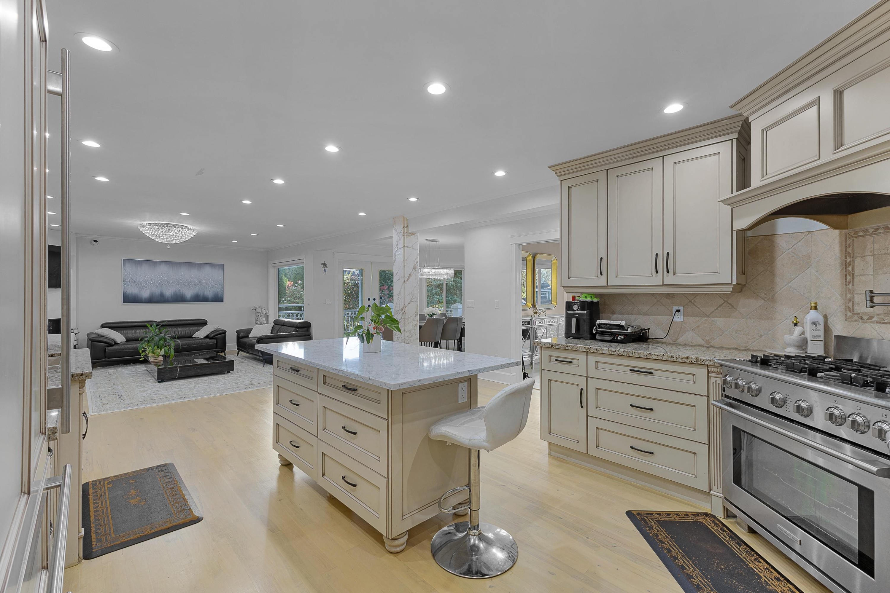 









17148


104

Avenue,
Surrey,




BC
V4N 4R6

