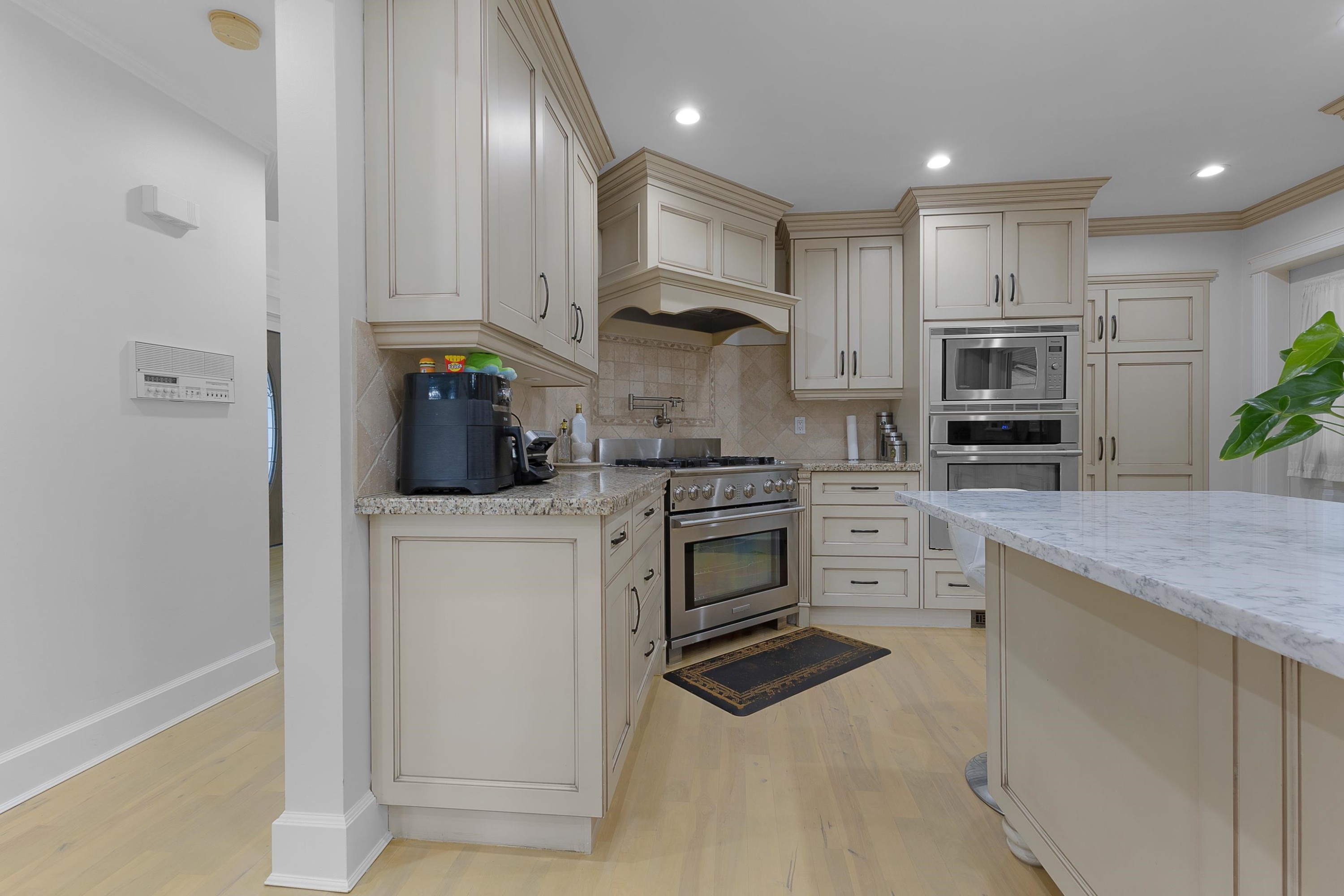 









17148


104

Avenue,
Surrey,




BC
V4N 4R6

