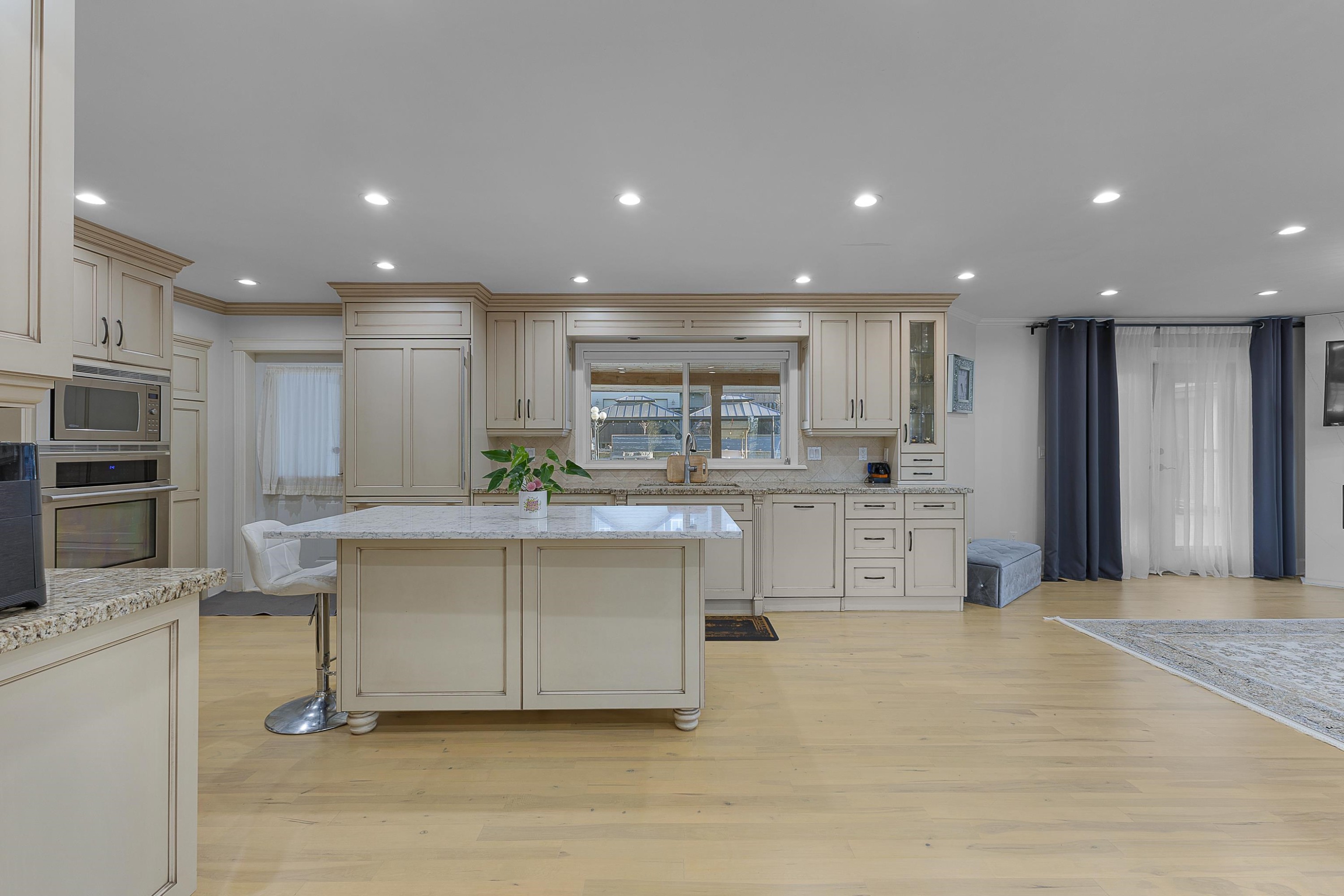 









17148


104

Avenue,
Surrey,




BC
V4N 4R6

