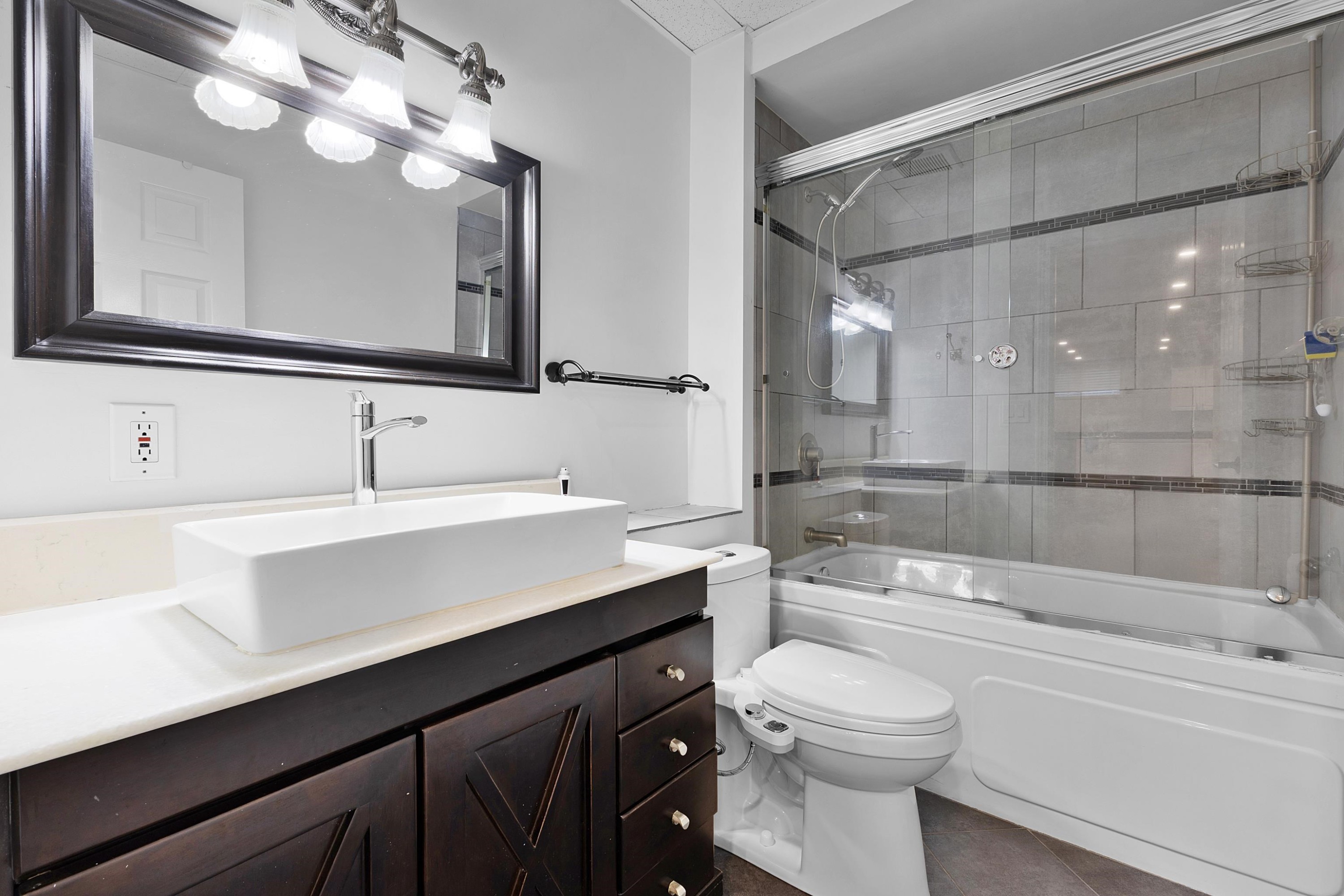 









17148


104

Avenue,
Surrey,




BC
V4N 4R6

