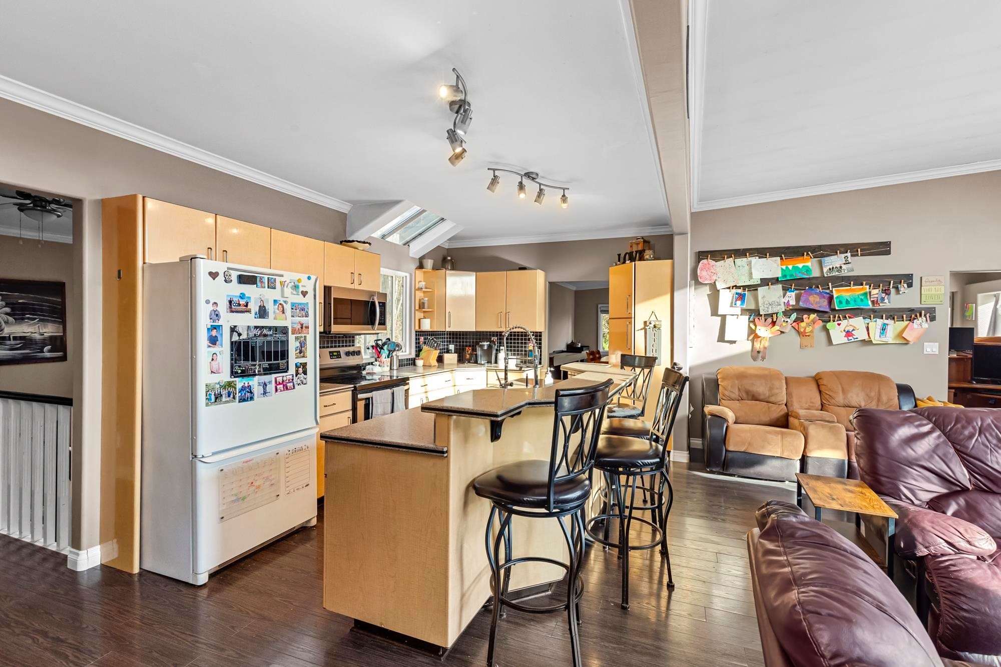 









30356


Gunn

Avenue,
Mission,




BC
V4S 1J1

