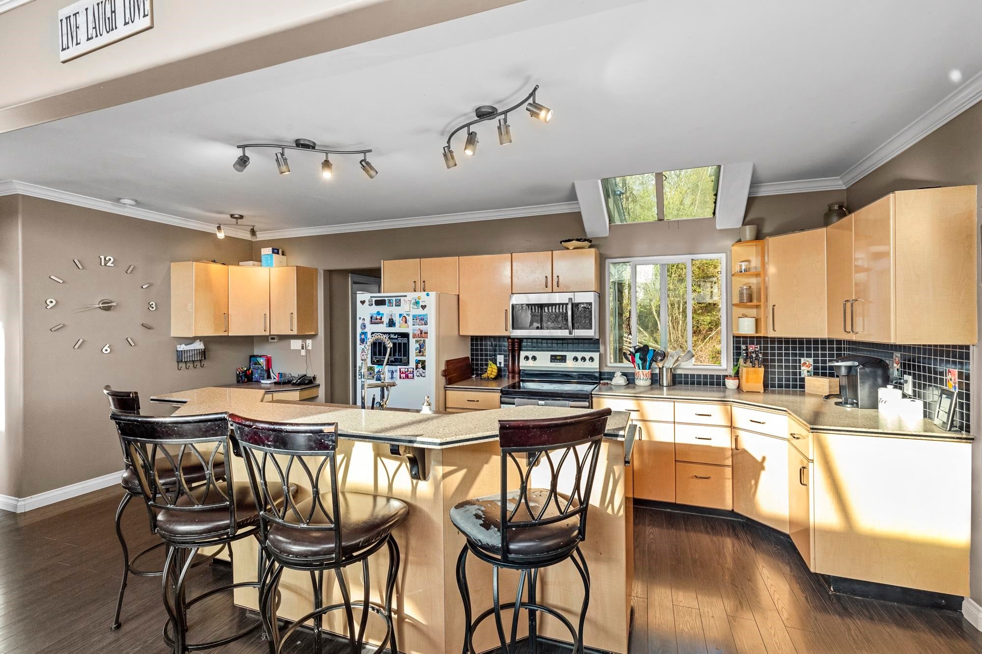 









30356


Gunn

Avenue,
Mission,




BC
V4S 1J1

