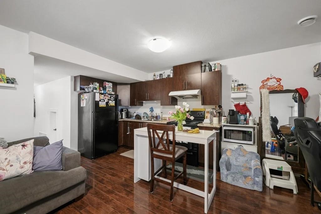 









18927


54a

Avenue,
Surrey,




BC
V3S 6R4

