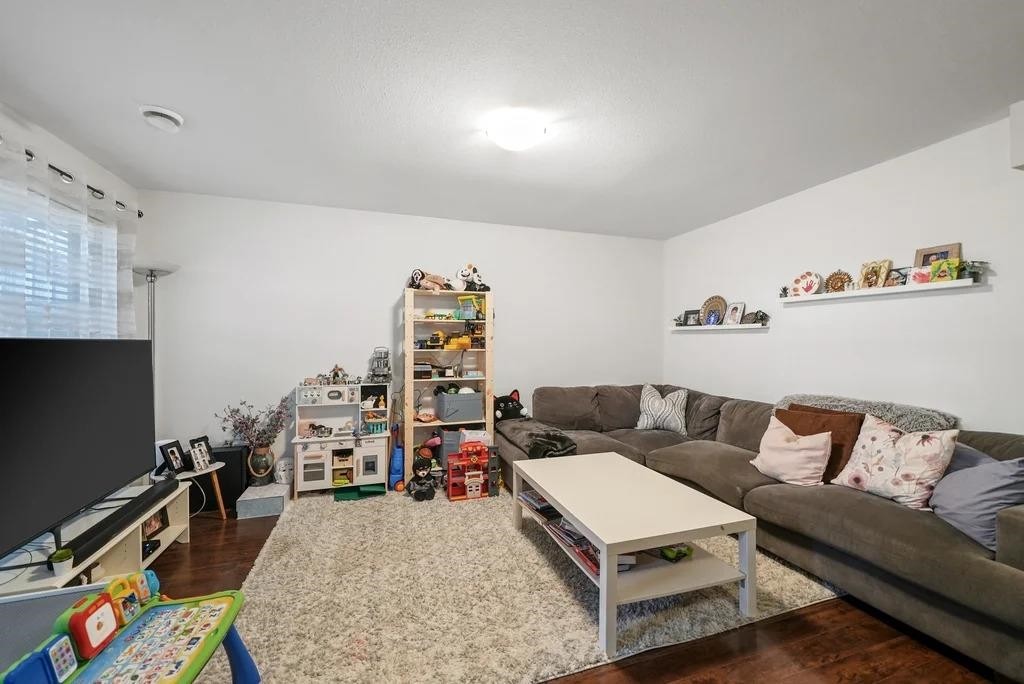 









18927


54a

Avenue,
Surrey,




BC
V3S 6R4

