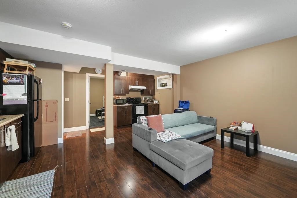 









18927


54a

Avenue,
Surrey,




BC
V3S 6R4

