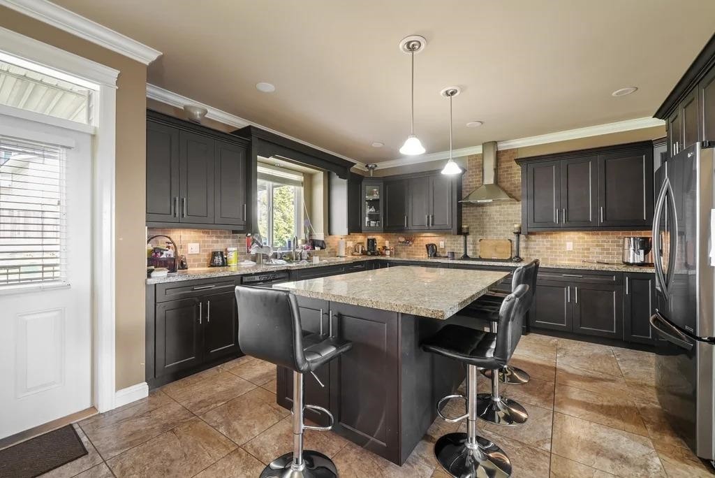 









18927


54a

Avenue,
Surrey,




BC
V3S 6R4

