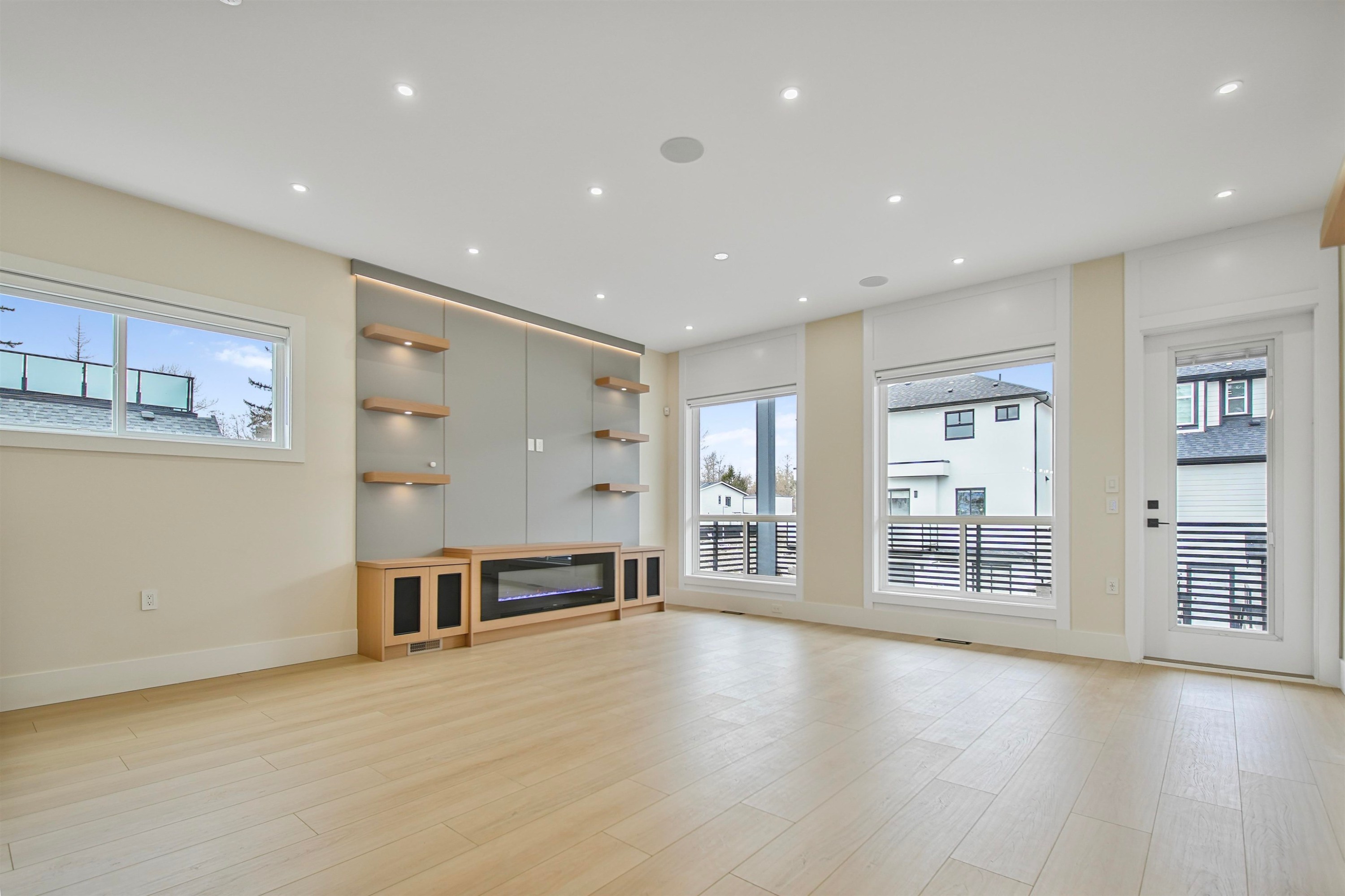 









16505


20

Avenue,
Surrey,




BC
V3Z 9M9


