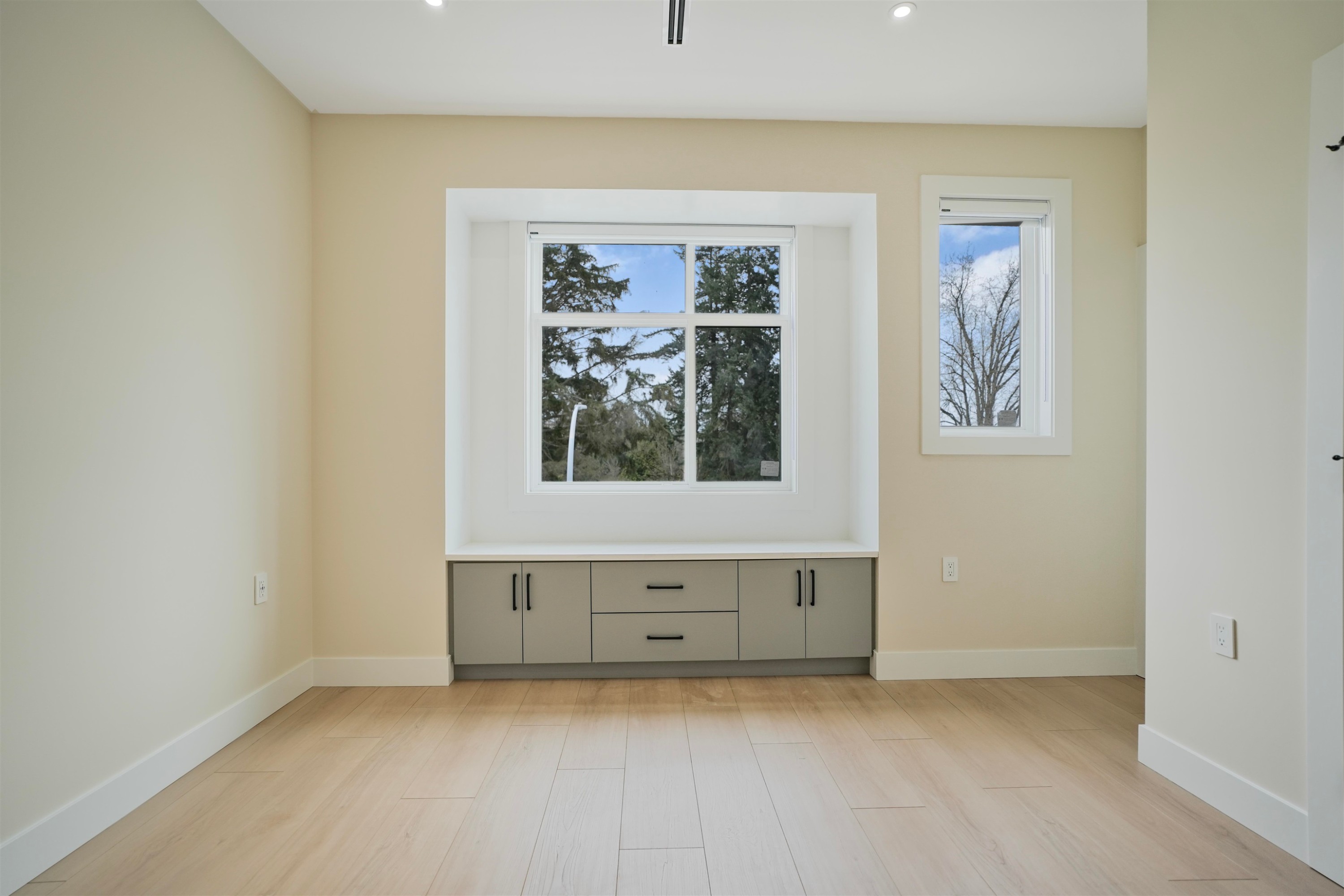 









16505


20

Avenue,
Surrey,




BC
V3Z 9M9

