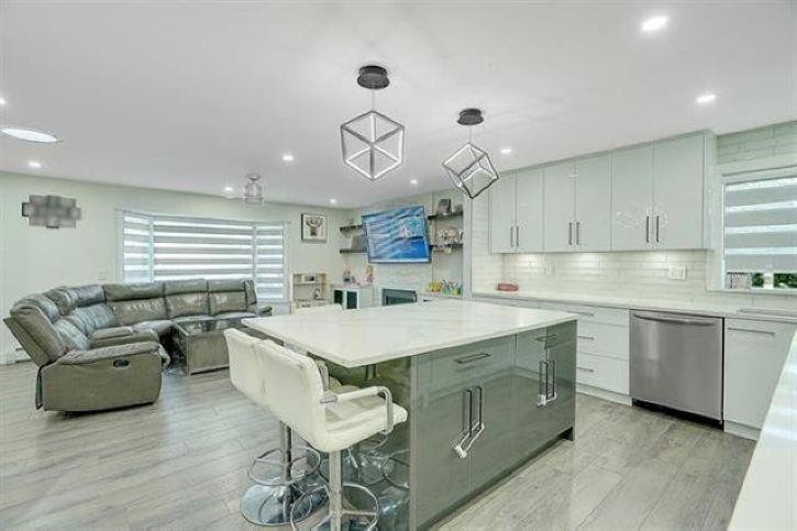 









7794


141b

Street,
Surrey,




BC
V3W 6J7

