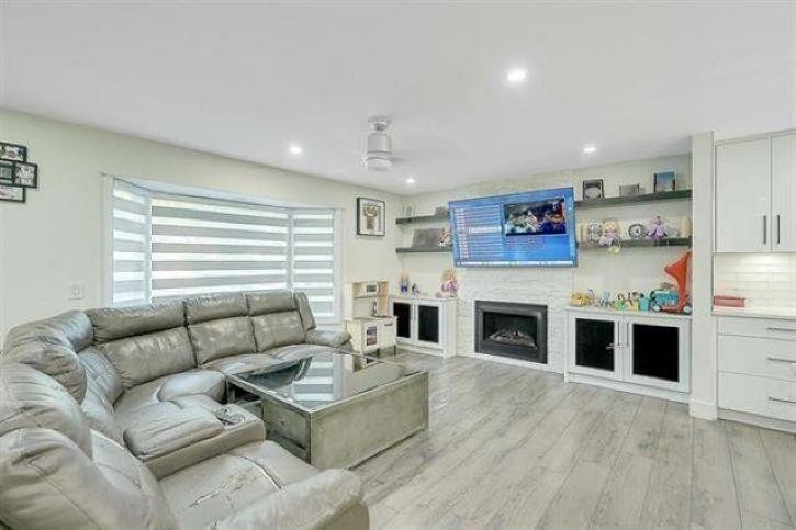 









7794


141b

Street,
Surrey,




BC
V3W 6J7

