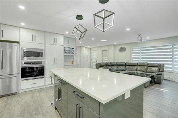 









7794


141b

Street,
Surrey,




BC
V3W 6J7


