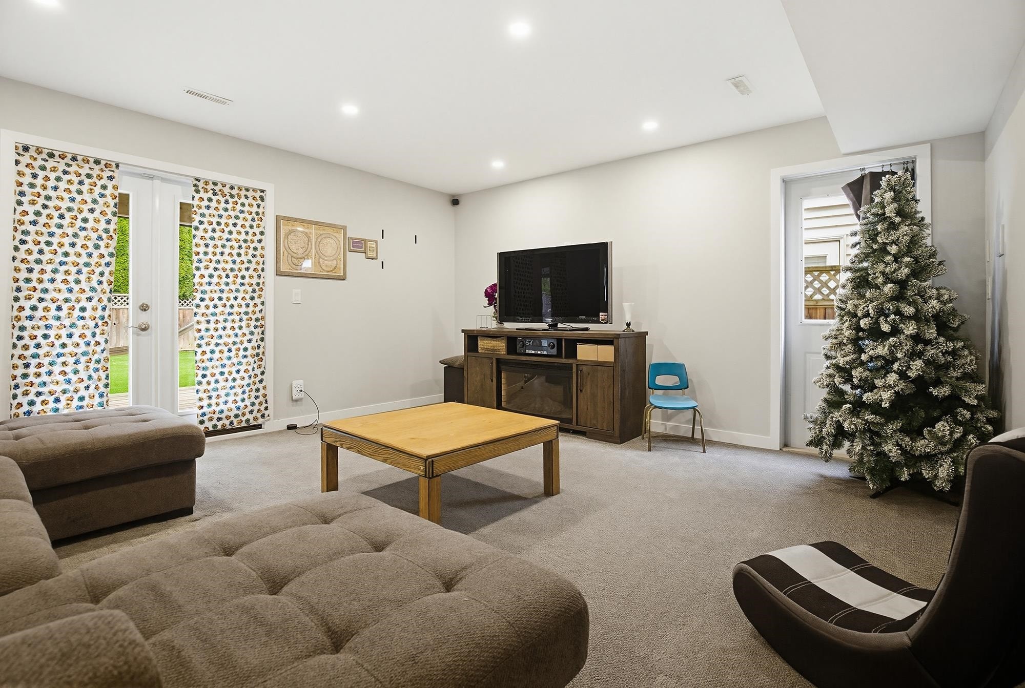 









8627


Henderson

Street,
Mission,




BC
V2V 7P9

