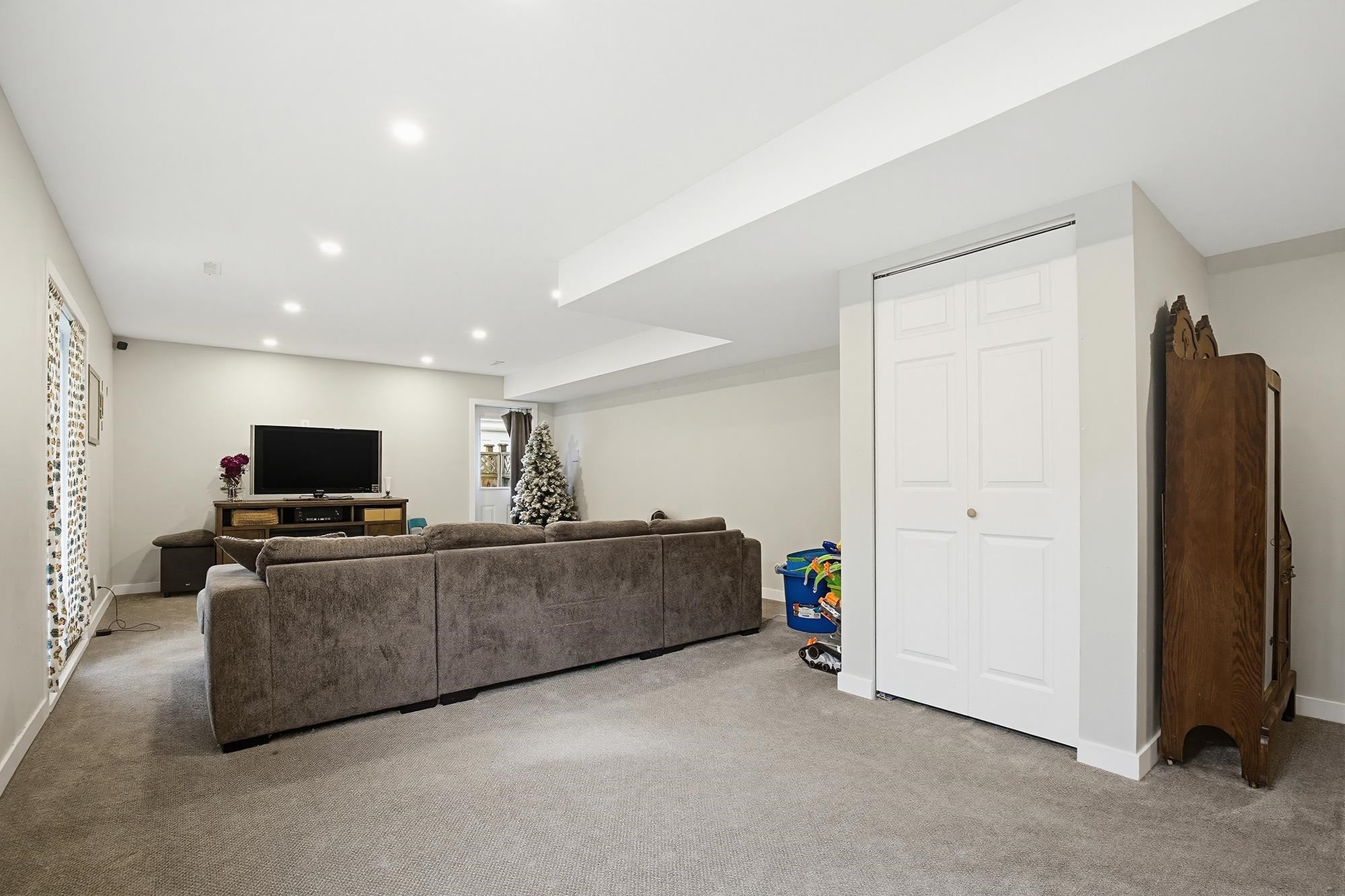 









8627


Henderson

Street,
Mission,




BC
V2V 7P9

