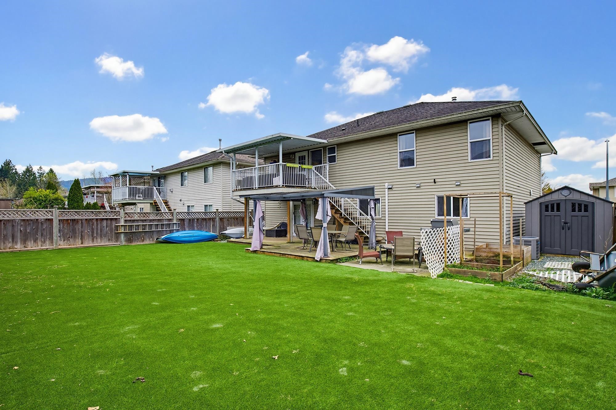 









8627


Henderson

Street,
Mission,




BC
V2V 7P9

