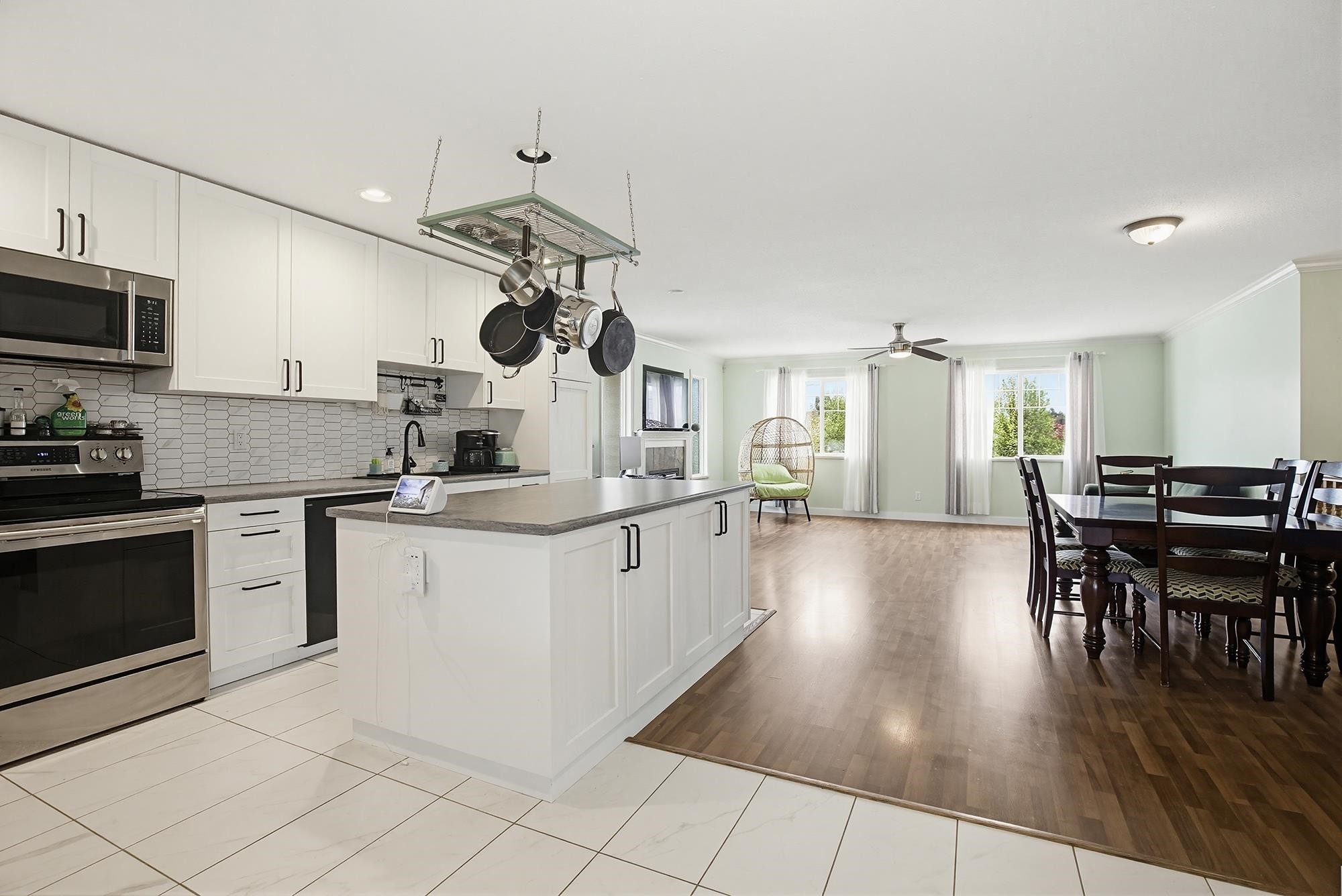









8627


Henderson

Street,
Mission,




BC
V2V 7P9

