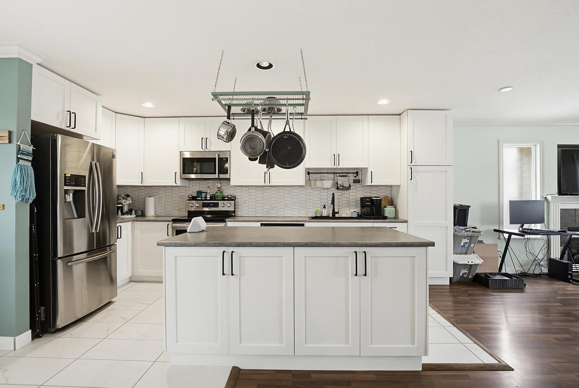 









8627


Henderson

Street,
Mission,




BC
V2V 7P9

