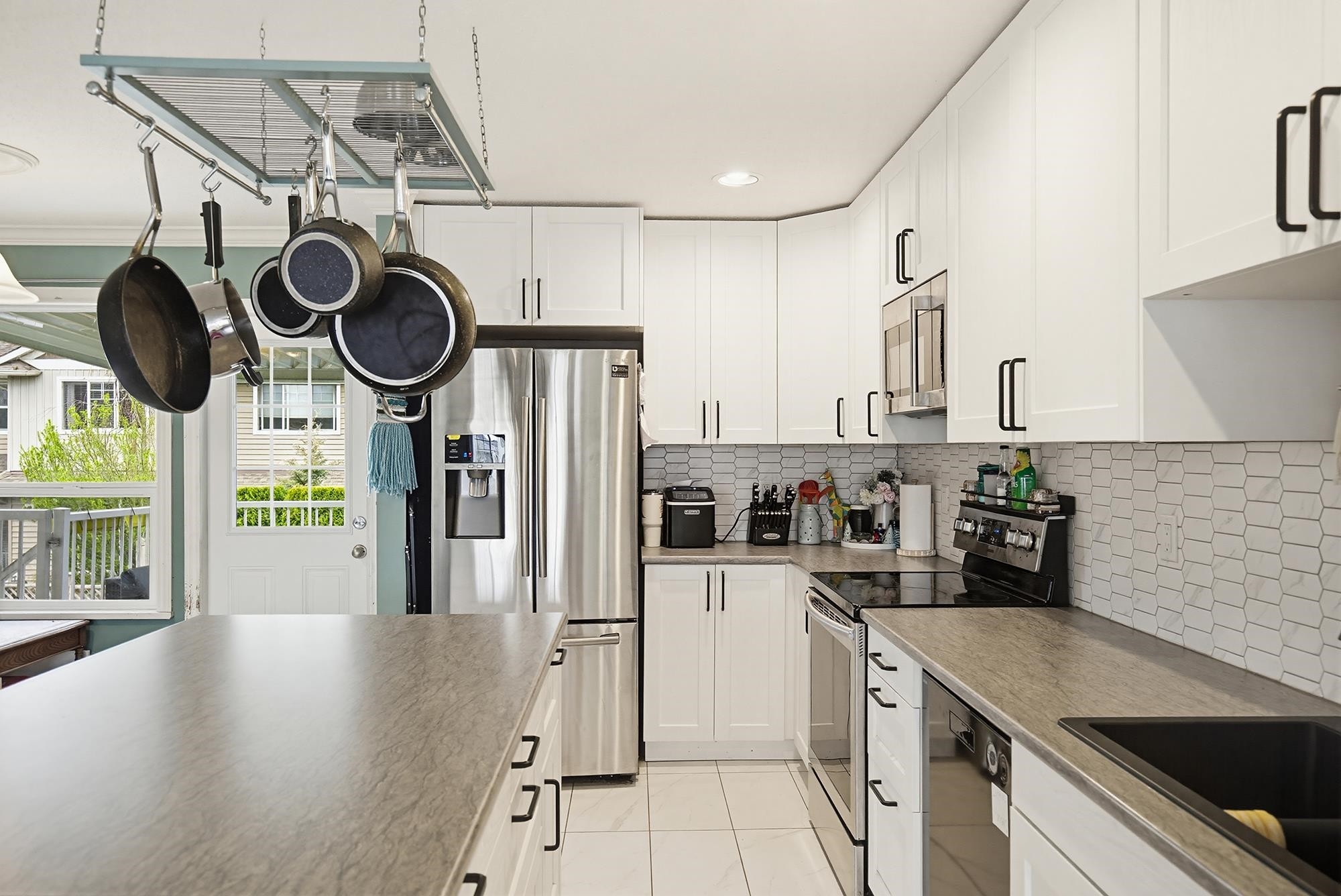 









8627


Henderson

Street,
Mission,




BC
V2V 7P9

