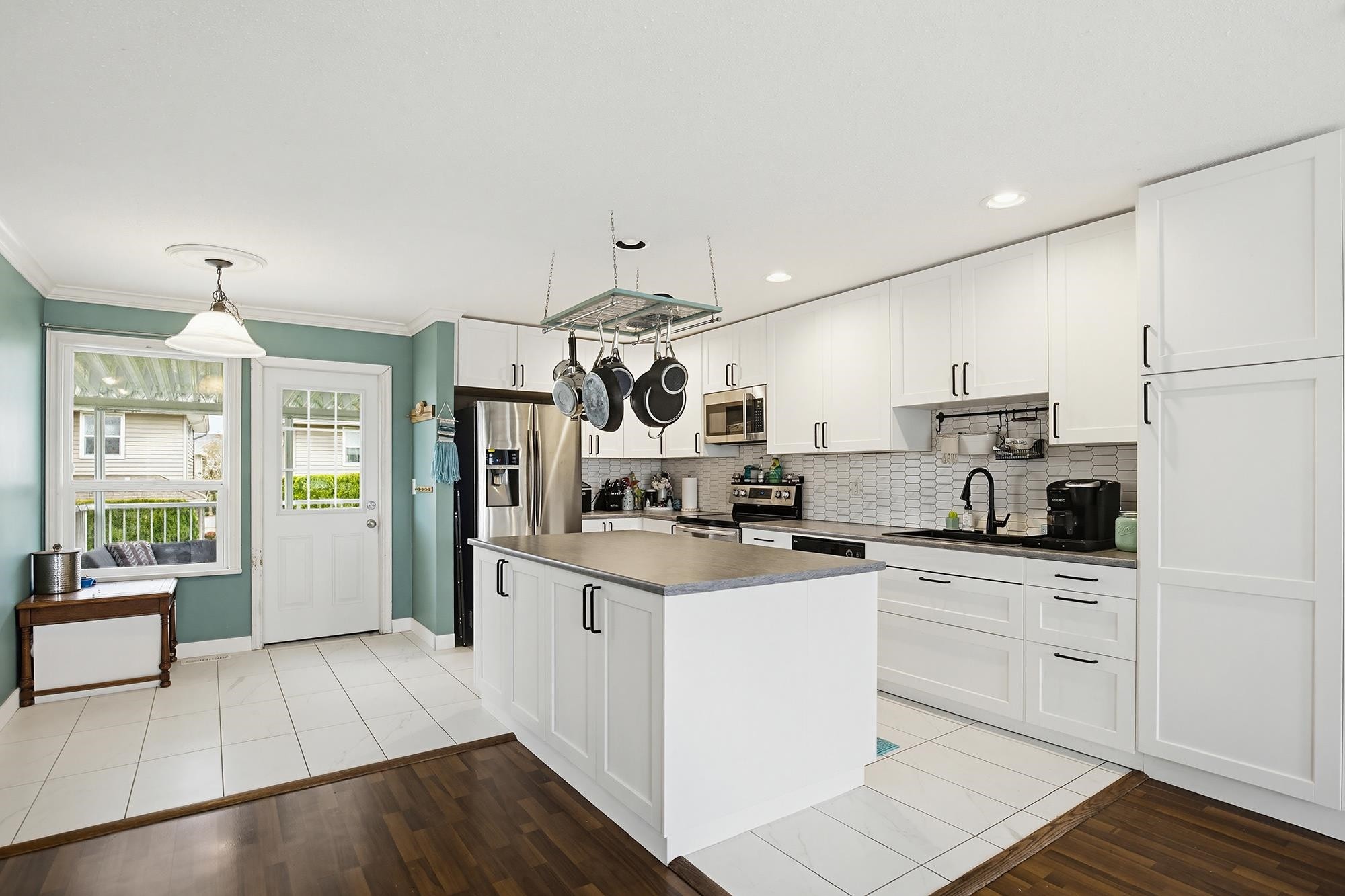 









8627


Henderson

Street,
Mission,




BC
V2V 7P9

