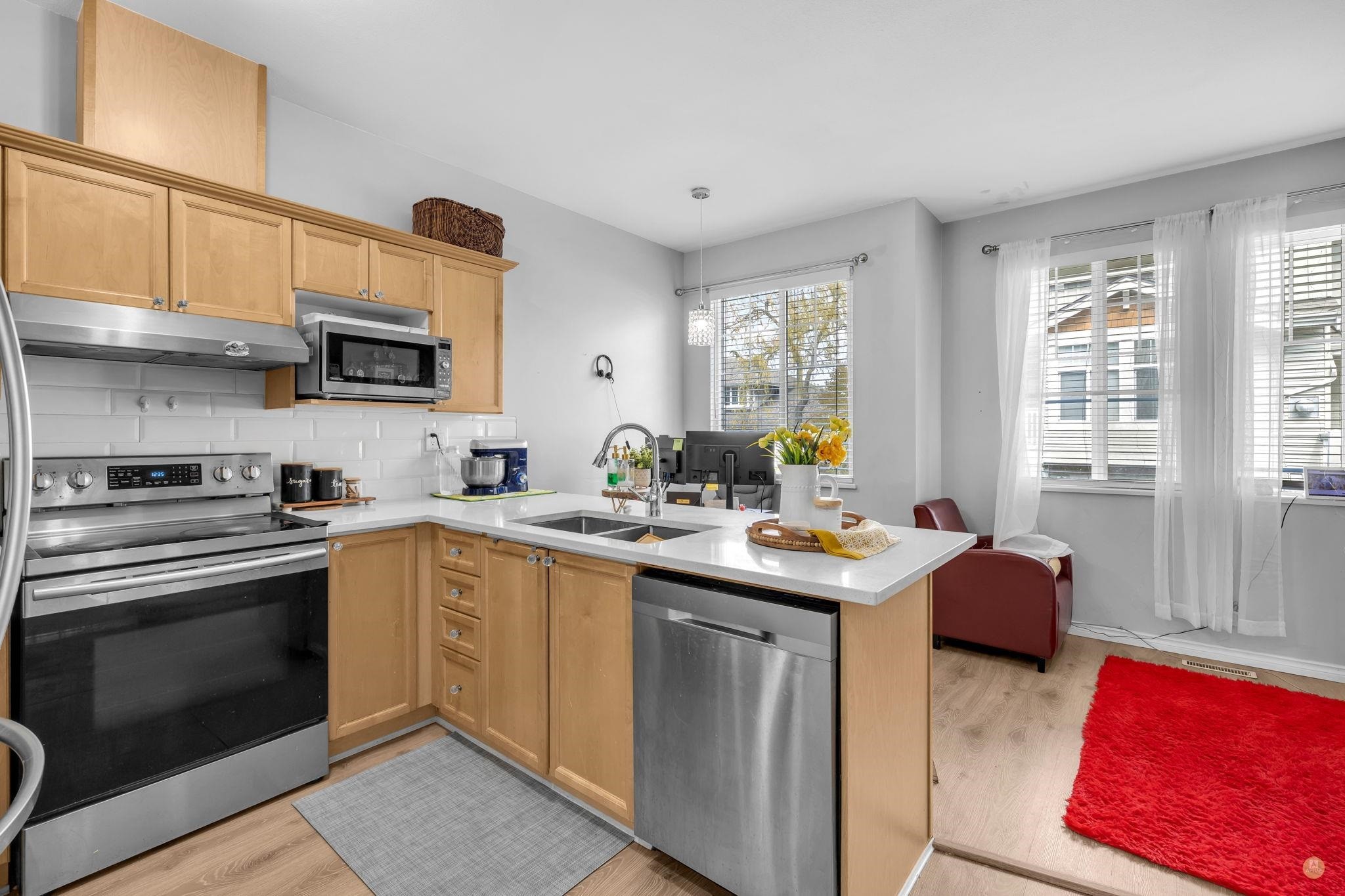









14877


58

Avenue, 3,
Surrey,




BC
V3S 8Y9

