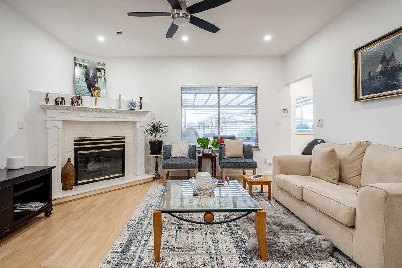 









13798


92

Avenue,
Surrey,




BC
V3V 1J2

