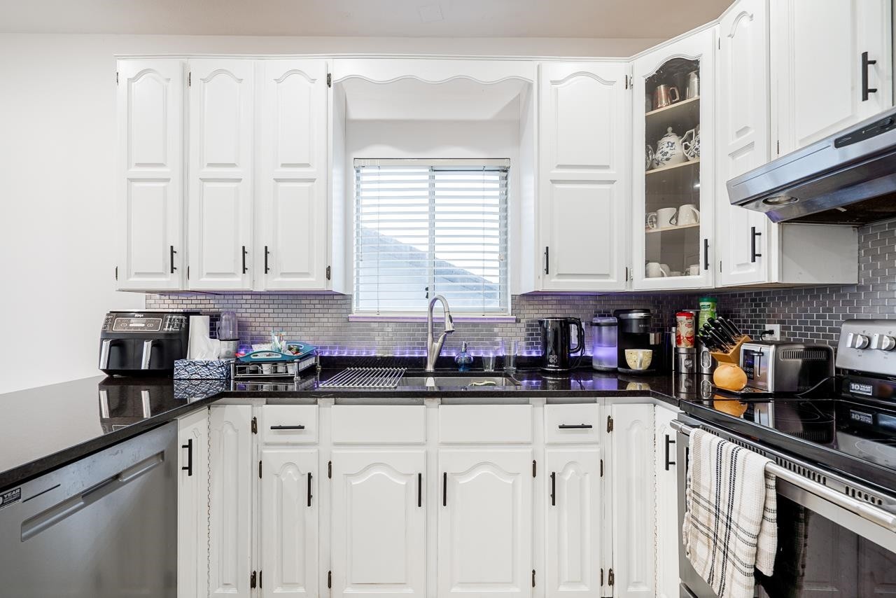 









13798


92

Avenue,
Surrey,




BC
V3V 1J2

