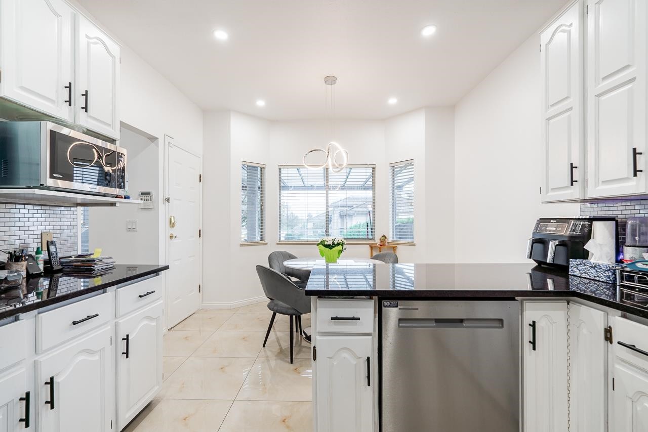 









13798


92

Avenue,
Surrey,




BC
V3V 1J2

