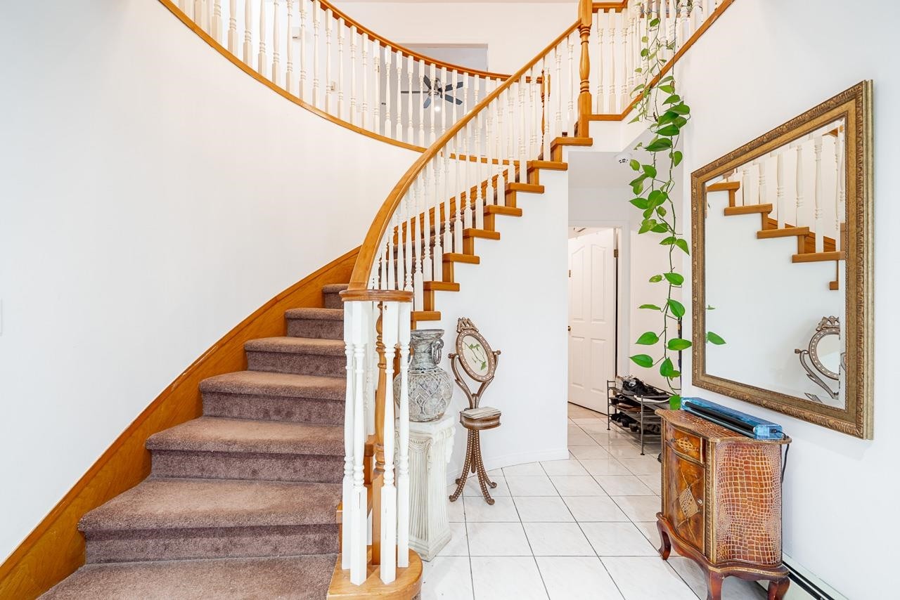 









13798


92

Avenue,
Surrey,




BC
V3V 1J2

